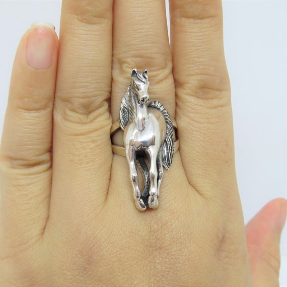 Sterling silver horse ring Sterling silver horse ring