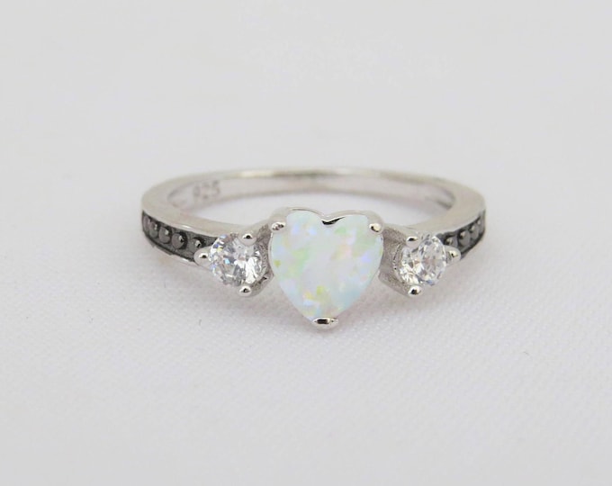 Vintage Sterling Silver Heart White Opal & White Topaz Ring Size 6