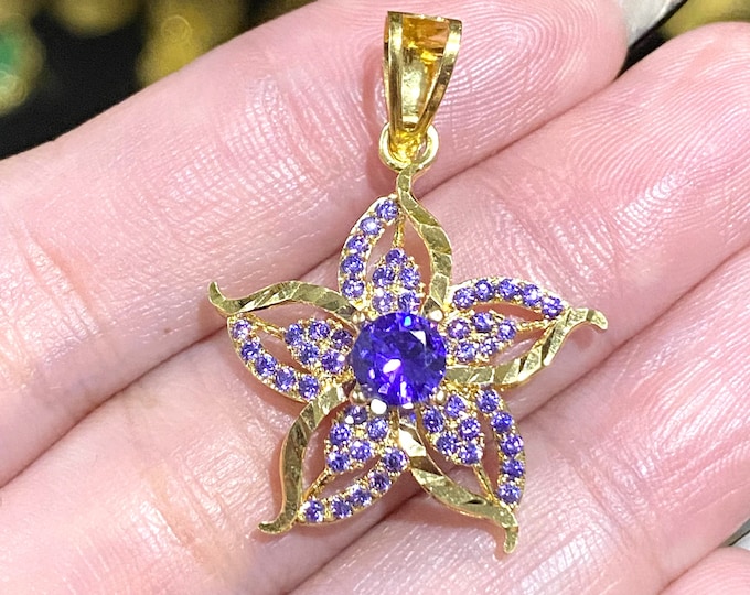 Vintage 18K Solid Yellow Gold Amethyst Flower Pendant.