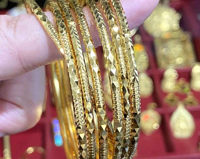 18K Yellow Gold 7 Pieces Set Bangle Diamond Cut. 53.5mm, Vintage Bangle.