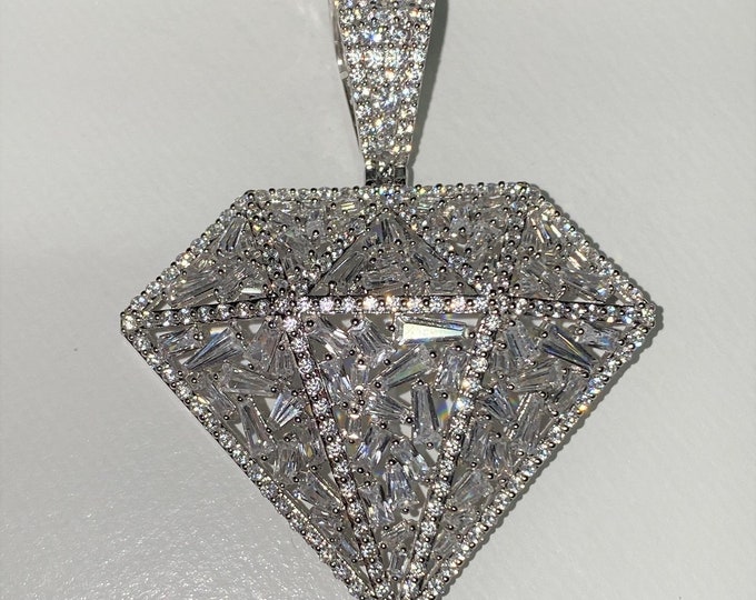 Vintage 18K 750 Solid White Gold Diamond Shape White Topaz Pendant.