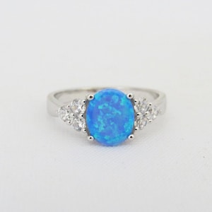 Vintage Sterling Silver Blue Opal & White Topaz Ring Size 8