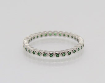 Vintage Sterling Silver Round Emerald Eternity Band Ring Size 9