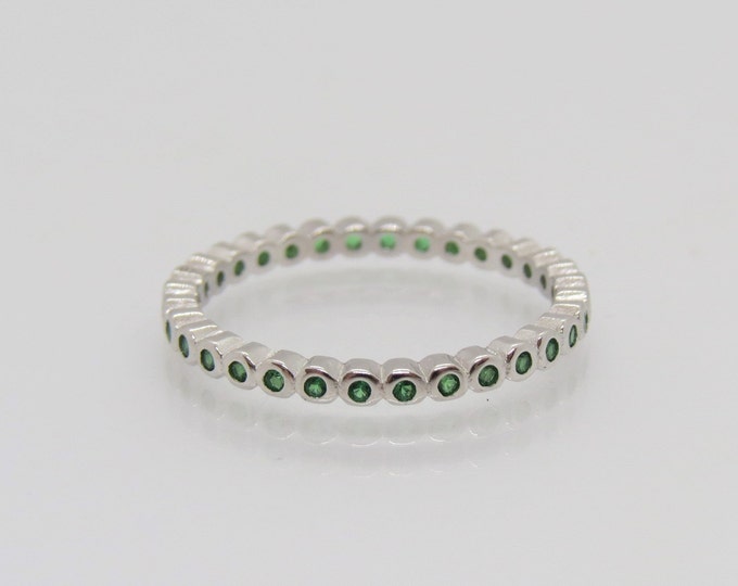 Vintage Sterling Silver Round Emerald Eternity Band Ring Size 9