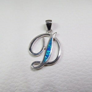 Colgante Letra D de Ópalo Azul en Plata de Ley.