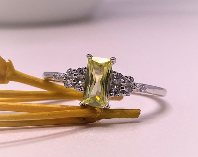 Vintage Sterling Silver Citrine & White Topaz Ring Size 7.