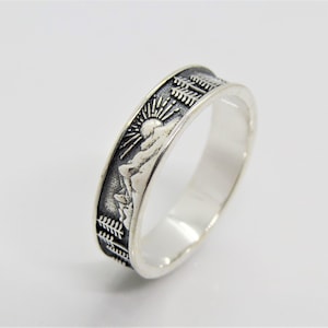 Vintage Sterling Silver Sun Moutain Ring Size 7