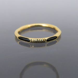 Vintage 18K Yellow Gold Black Onyx Band Ring Size 9