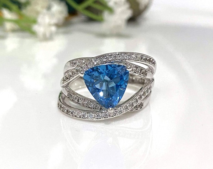 Vintage Sterling Silver Natural 2.35cts Trillion cut London Blue Topaz & White Topaz Ring Size 7