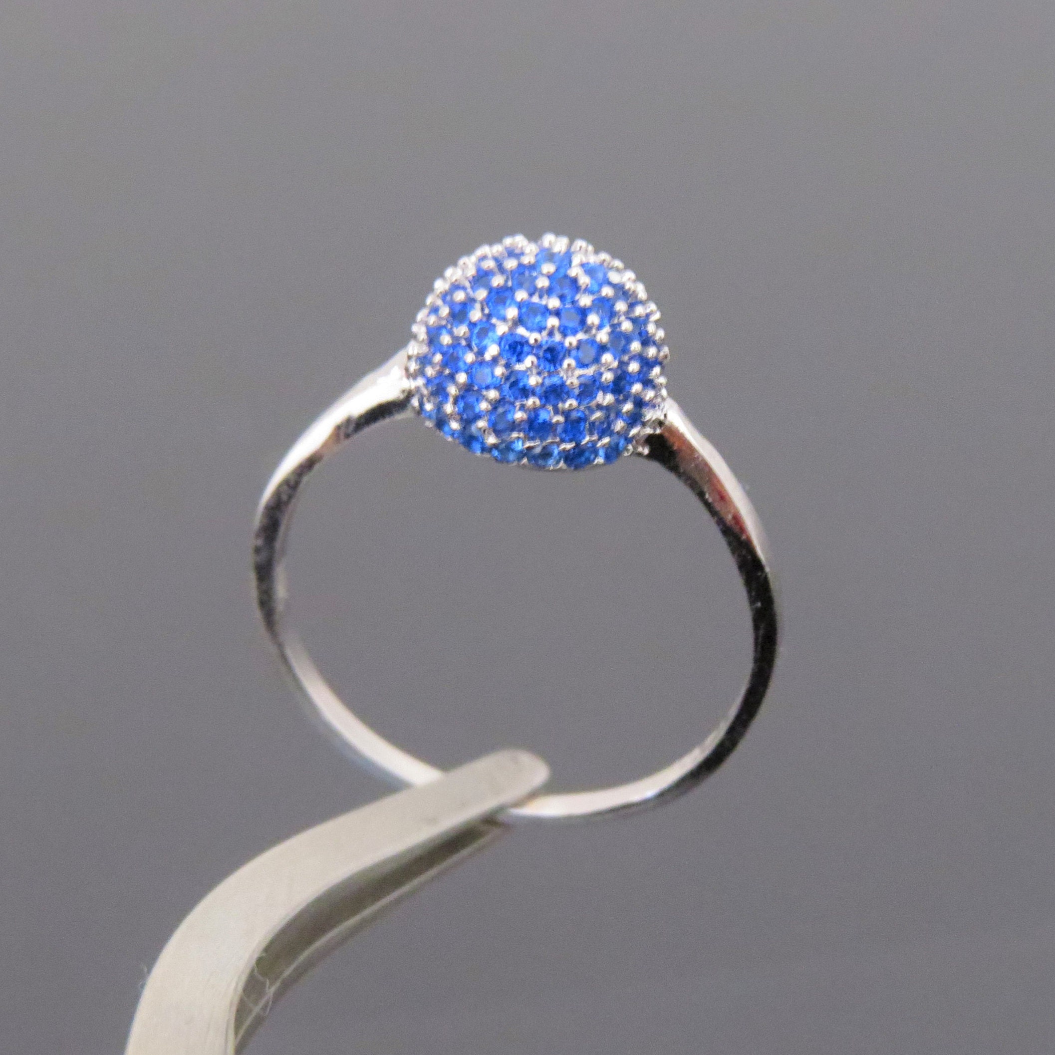 Vintage 18K Solid White Gold Blue Sapphire Ball Pave Ring Size 6 