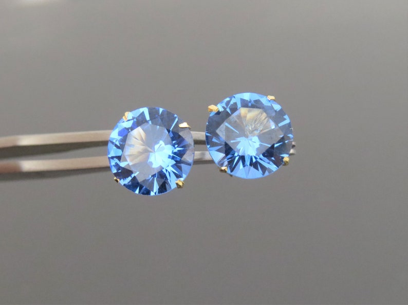 Vintage 18K Solid Yellow Gold 7.74ct Round cut Blue Spinel Stud Earrings 10MM image 6