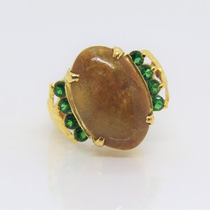 Vintage 18K Solid Yellow Gold Oval Yellow Brown Jadeite Jade & Emerald Ring Size 6.5