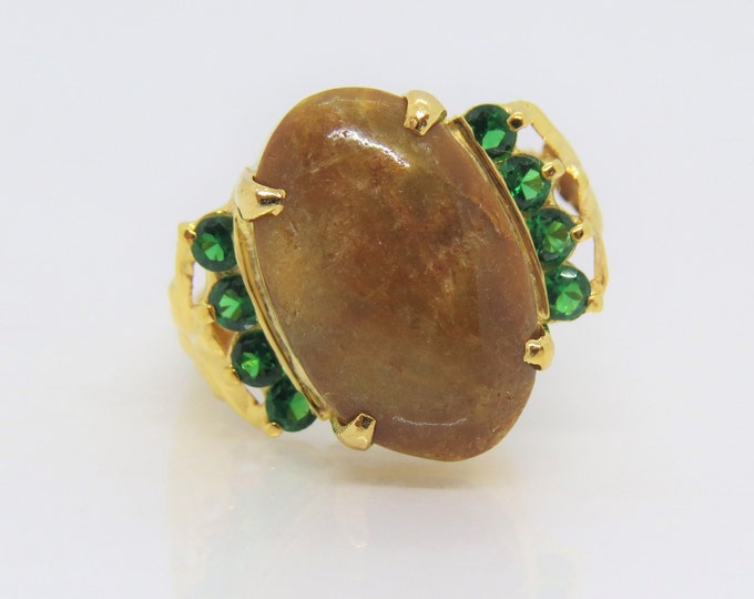 Vintage 18K Solid Yellow Gold Oval Yellow Brown Jadeite Jade & Emerald Ring Size 6.5