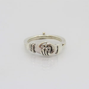 Vintage Sterling Siver Open Hand & Heart Ring Size 7
