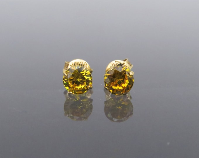 Vintage 18K Solid Yellow Gold Round cut Citrine Stud Earrings