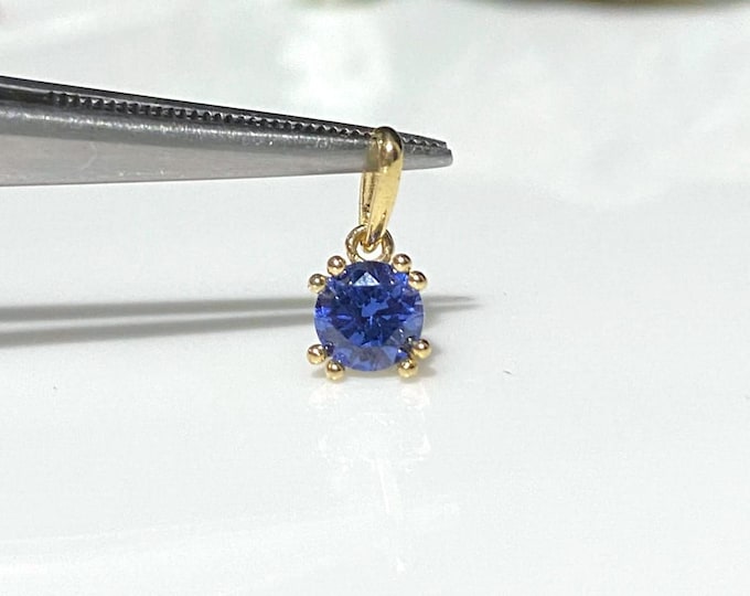 Vintage 14K Solid Yellow Gold Round cut Tanzanite Pendant.