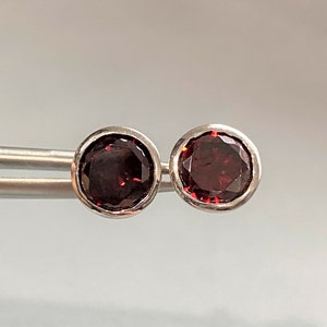 Vintage Sterling Silver Round cut Garnet Stud Earrings 8MM