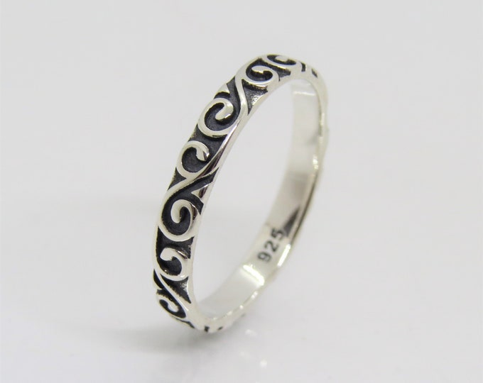 Vintage Sterling Silver Swirly Band Ring Size 7