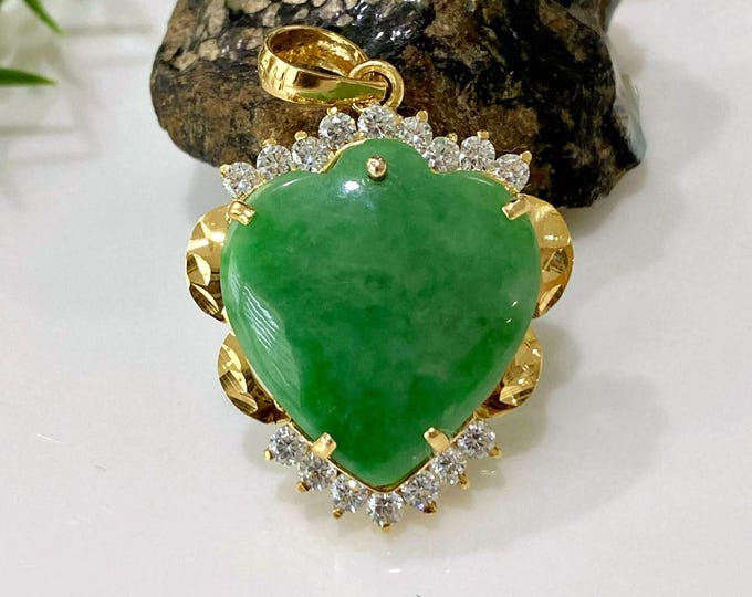 Vintage 18K Solid Yellow Gold Green Jadeite Jade White Topaz Heart Pendant.