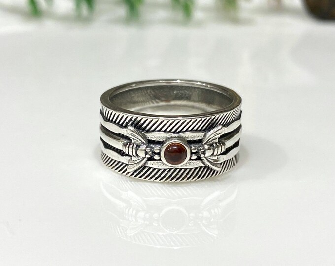 Vintage Sterling Silver Natural Garnet Bee Band Ring Size 8