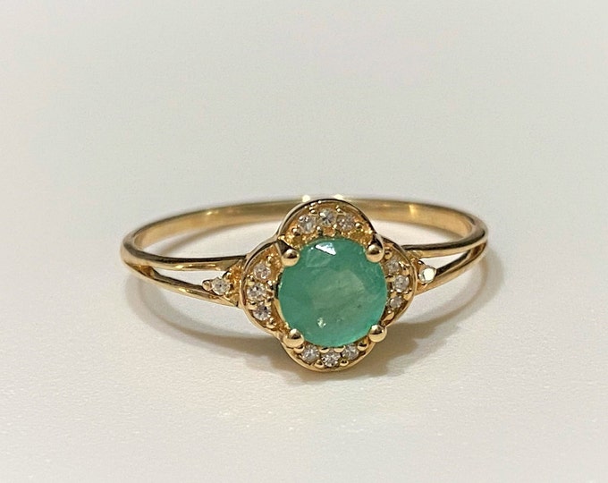 Vintage 14K Solid Yellow Gold Natural Emerald & Diamond Flower Thin Band Ring Size 7