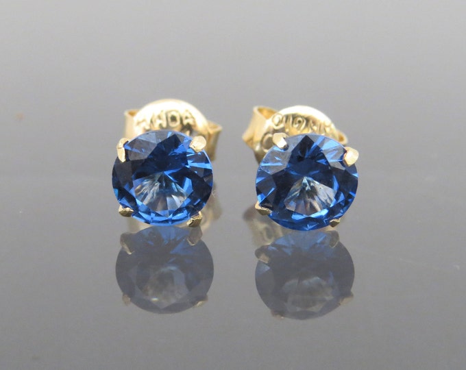 Vintage 18K Solid Yellow Gold Round cut London Blue Topaz Stud Earrings