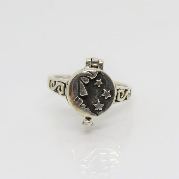 Sterling Silver Moon & Star Poison Ring Size 7