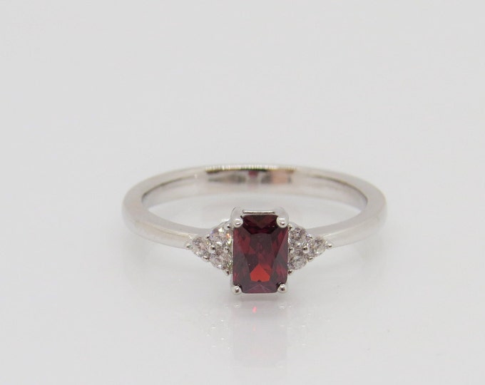 Vintage Sterling Silver Radiant Cut Garnet & White Topaz Ring Size 7
