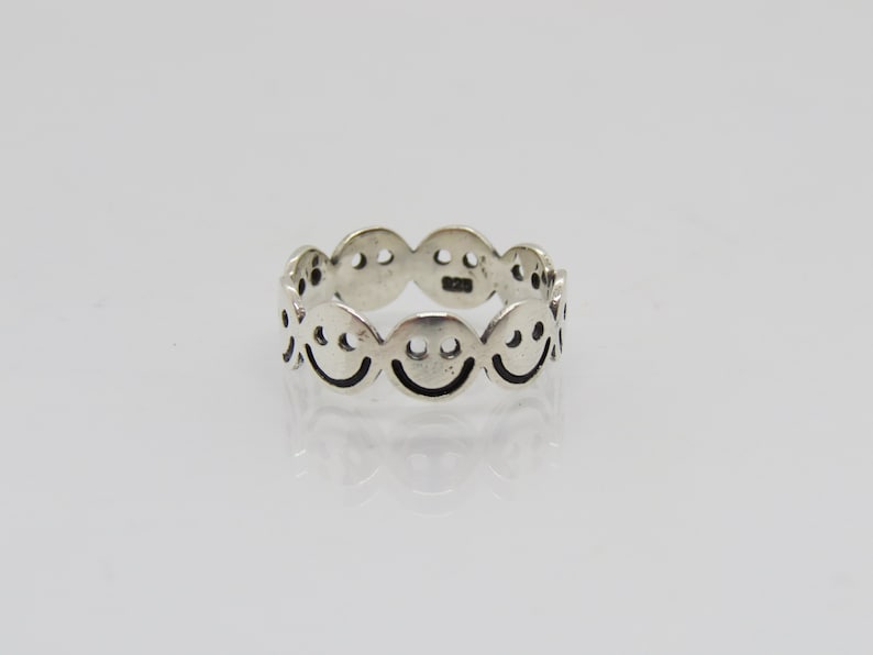 Vintage Sterling Silver Face Smily Band Ring Size 7