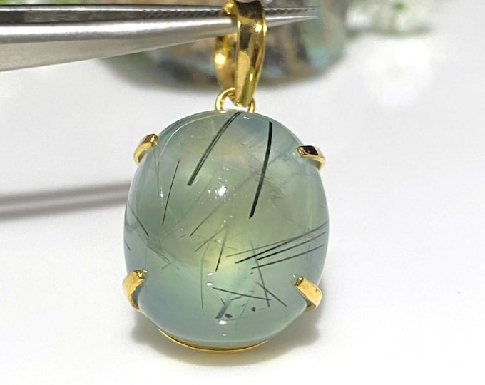 Vintage 14K Solid Yellow Gold 32ct Natural Oval Green Rutilated Quartz Crystal Pendant.