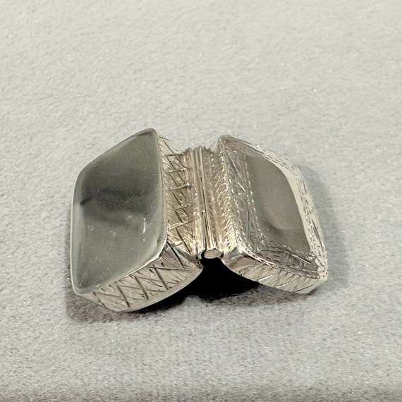 Vintage Sterling Silver Rectangular Edged Pill Box - image 8