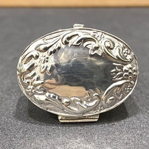 Vintage Sterling Silver Carved Oval Pill Box.