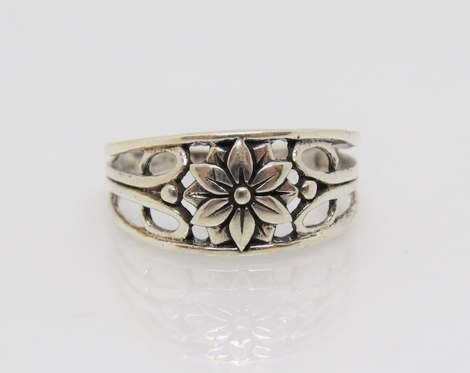 Sterling Silver Flower Ring Size 8