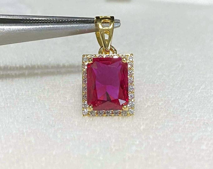 Vintage 15K 610 Solid Gold Ruby & White Topaz Rectangular Pendant.