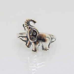 Vintage Sterling Silver Elephant Ring Size 7