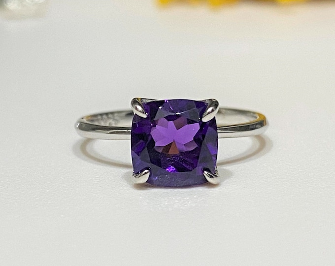 Vintage Sterling Silver Cushion Natural Amethyst Ring.