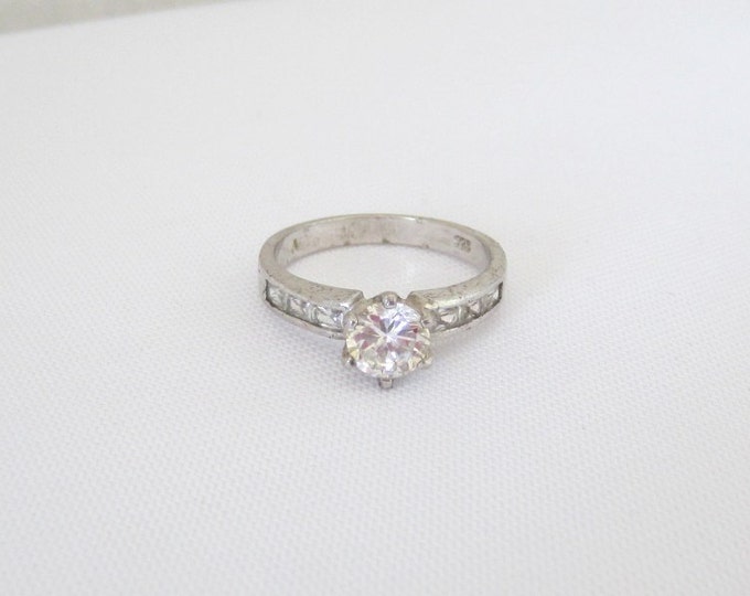 Vintage Sterling Silver White CZ stone High Setting Ring Size 9