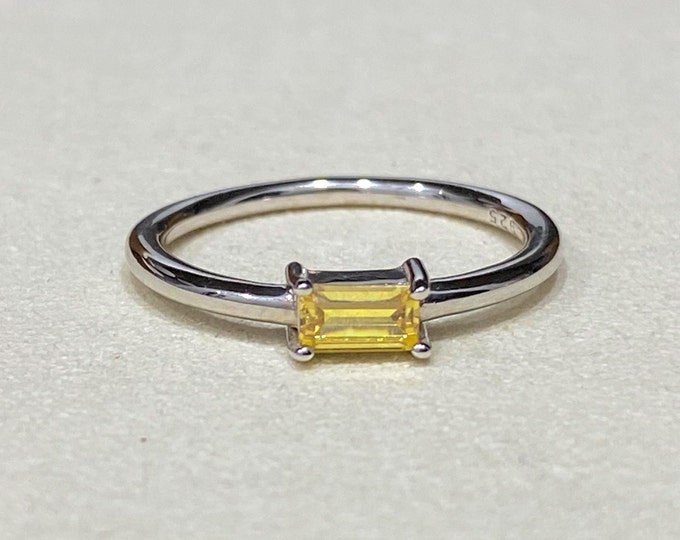 Vintage Sterling Silver Yellow Citrine Thin Band Ring.