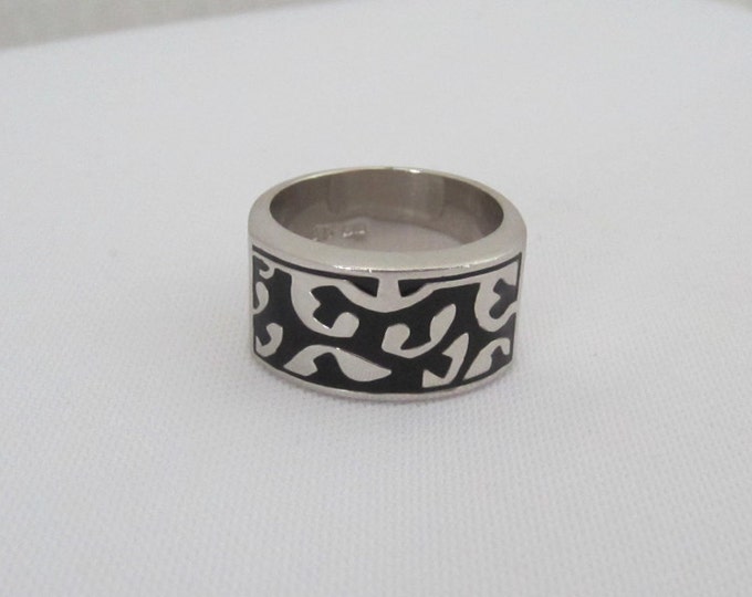 Vintage Sterling Silver Black Enamel Band Ring Size 6.75