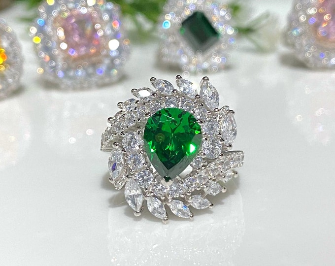 Vintage Sterling Silver Pear cut Emerald & White Topaz Ring Size 8