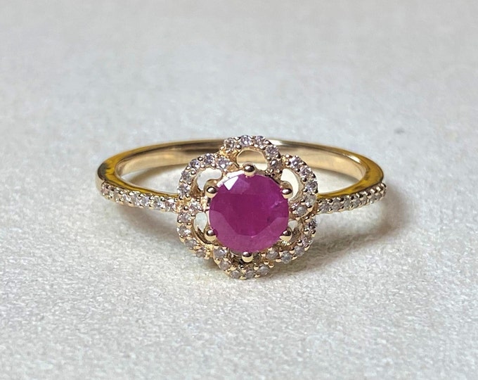 Vintage 14K Solid Yellow Gold Natural Ruby & Diamond Flower Thin Band Ring Size 7