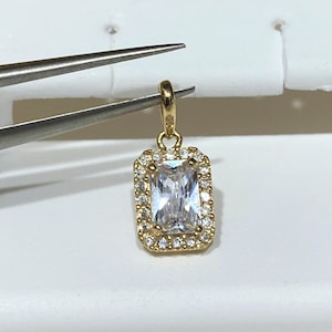Vintage 14K Solid Yellow Gold White Topaz Pendant.