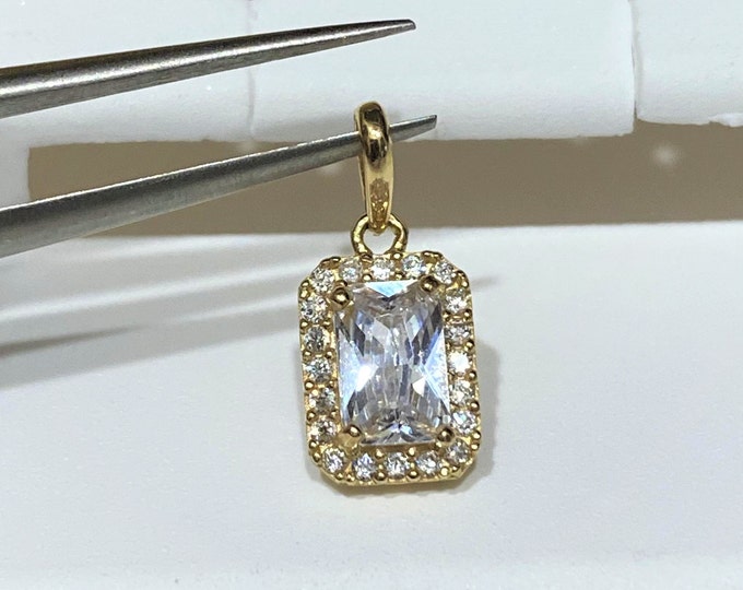 Vintage 14K Solid Yellow Gold White Topaz Pendant.
