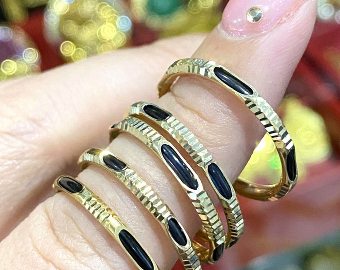 Vintage 18K Gold Black Onyx Band Ring Size 7.25