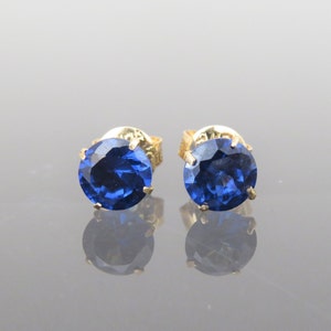 Vintage 18K Solid Yellow Gold Blue Sapphire Stud Earrings.