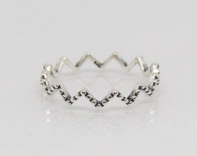 Vintage Sterling Silver Zig Zag Dots Band Ring Size 5