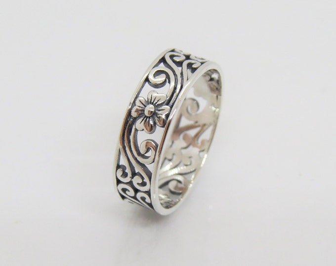Sterling Silver Floral Filigree Band Ring Size 8