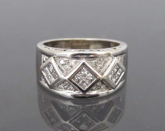 Vintage 18K Soild White Gold Princess & Round cut Diamond Band Ring Size 7.5
