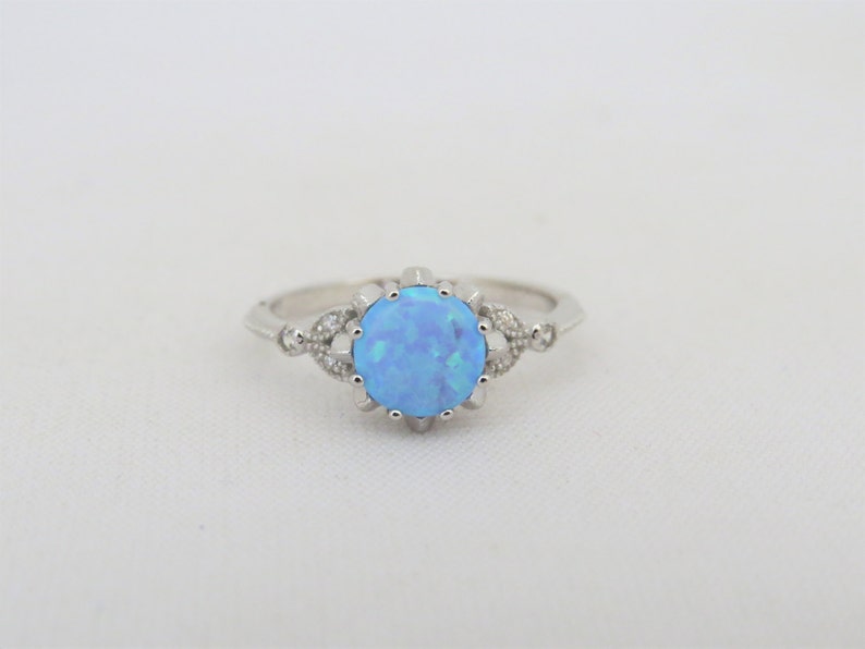 Vintage Sterling Silver Blue Opal /& White Topaz Ring Size 7