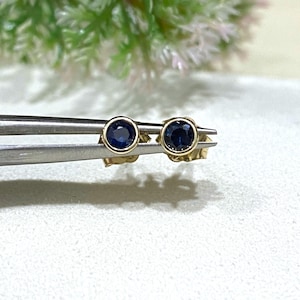 Vintage 14K Solid Yellow Gold Genuine Blue Sapphire Earrings. 3MM